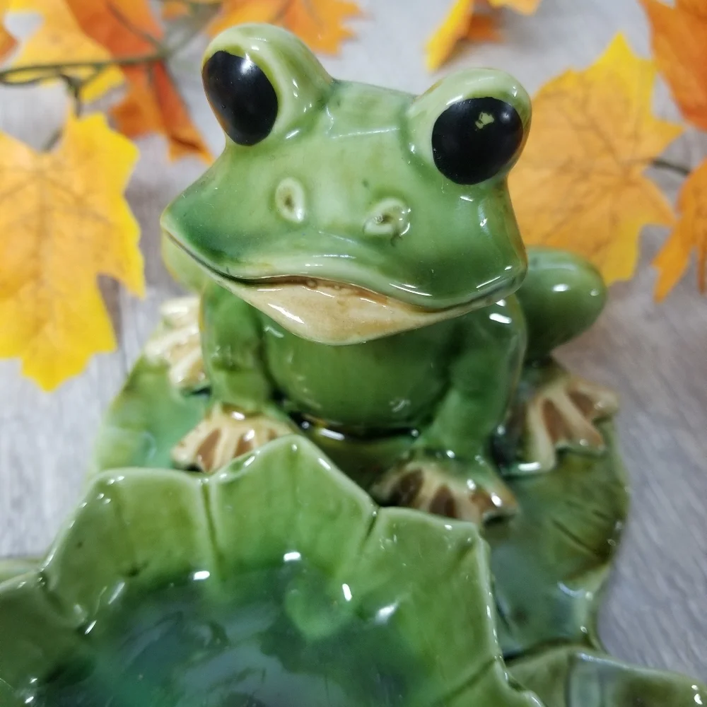 Frogs on lilypads candle holder